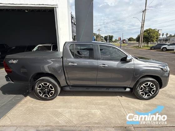 TOYOTA HILUX 2.8 D-4D TURBO DIESEL CD SRV 4X4 AUTOMÁTICO TOYOTA HILUX 2.8 D-4D TURBO DIESEL CD SRV 4X4 AUTOMÁTICO